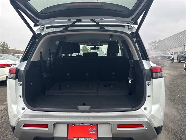 New 2025 Nissan Pathfinder SL image 13