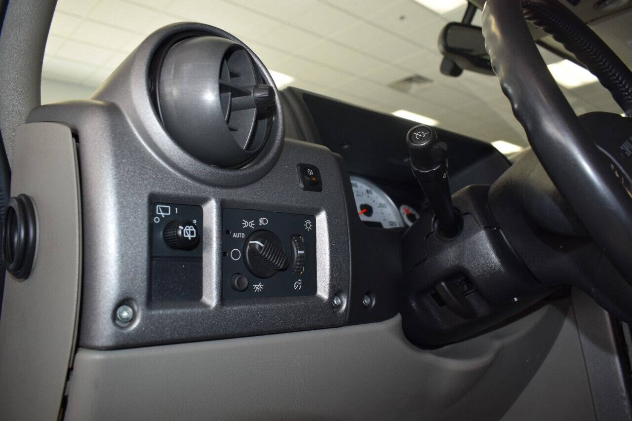 Used 2003 HUMMER H2 w/ Preferred Equipment Group AWD/4WD image 33