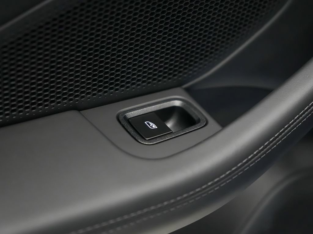 New 2026 Porsche Macan 4 Electric image 28