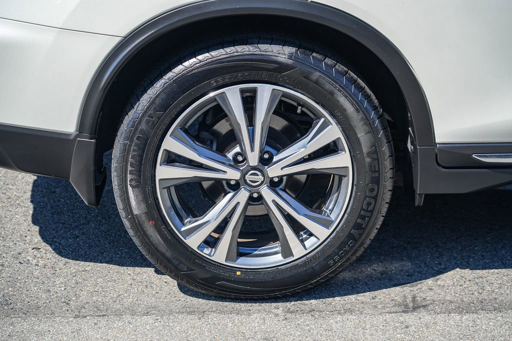 Used 2017 Nissan Rogue SL image 11