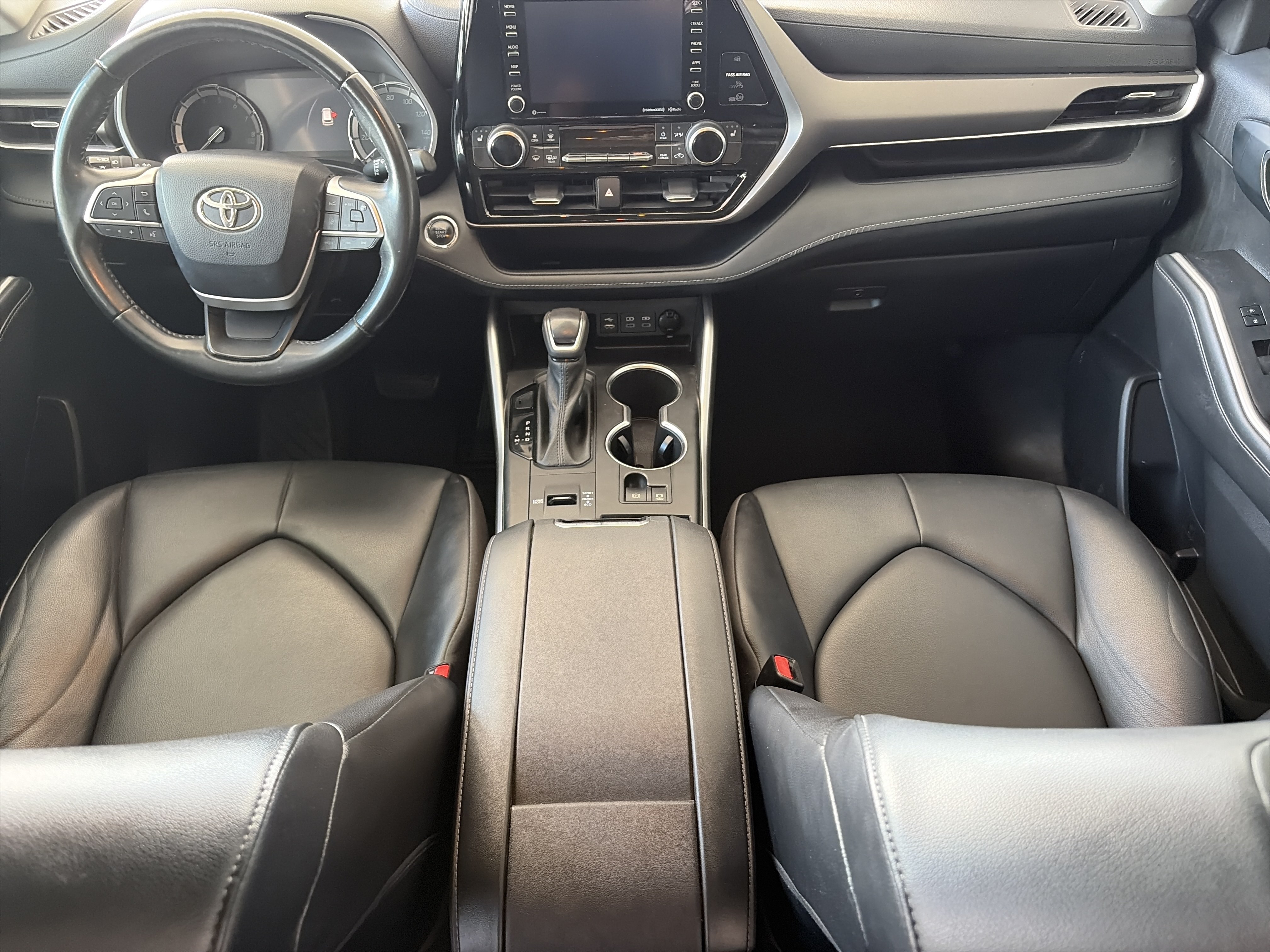 Used 2022 Toyota Highlander XLE FWD image 15