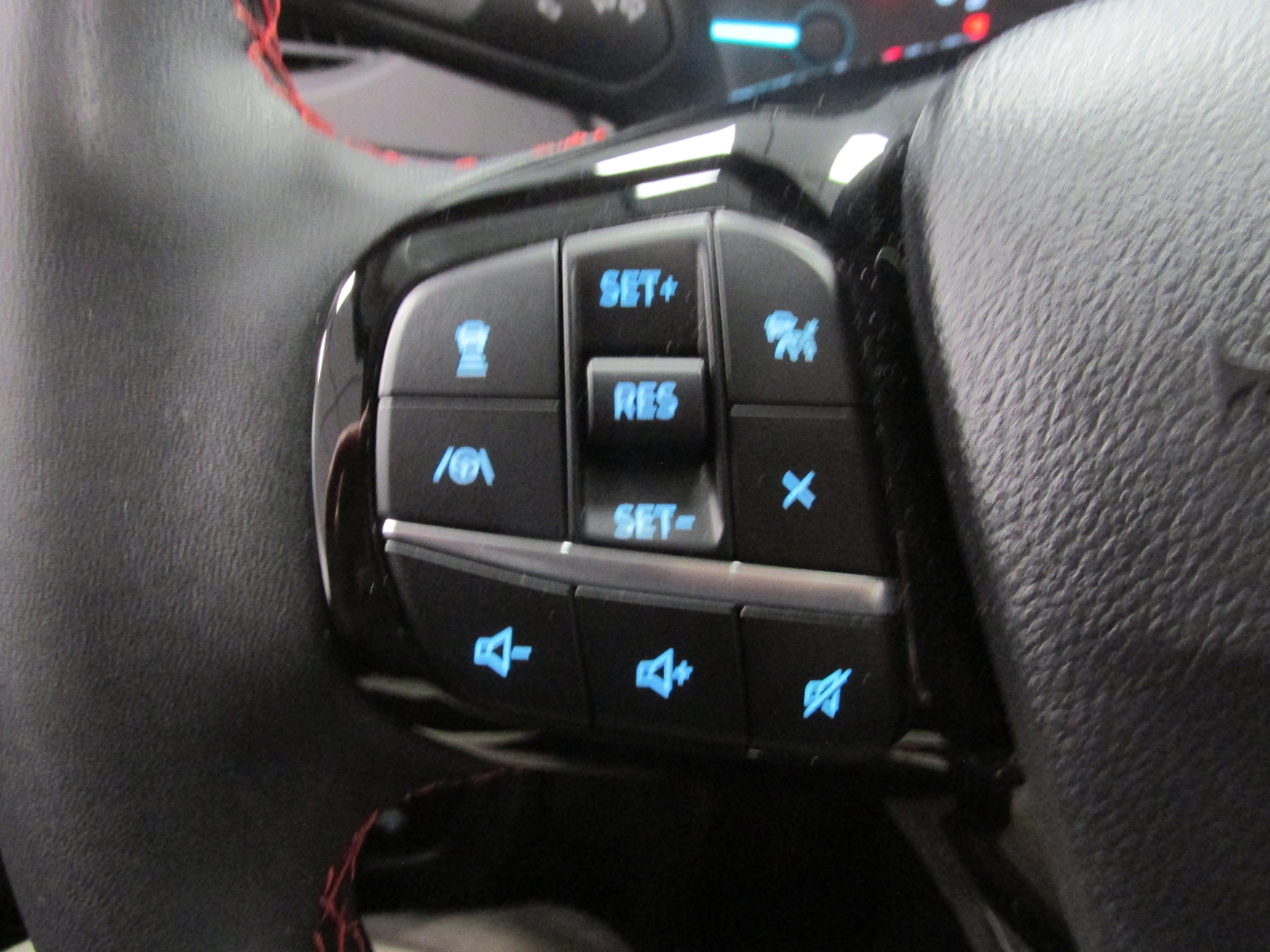 Used 2022 Ford Escape SEL w/ SEL Stealth AWD Package image 33