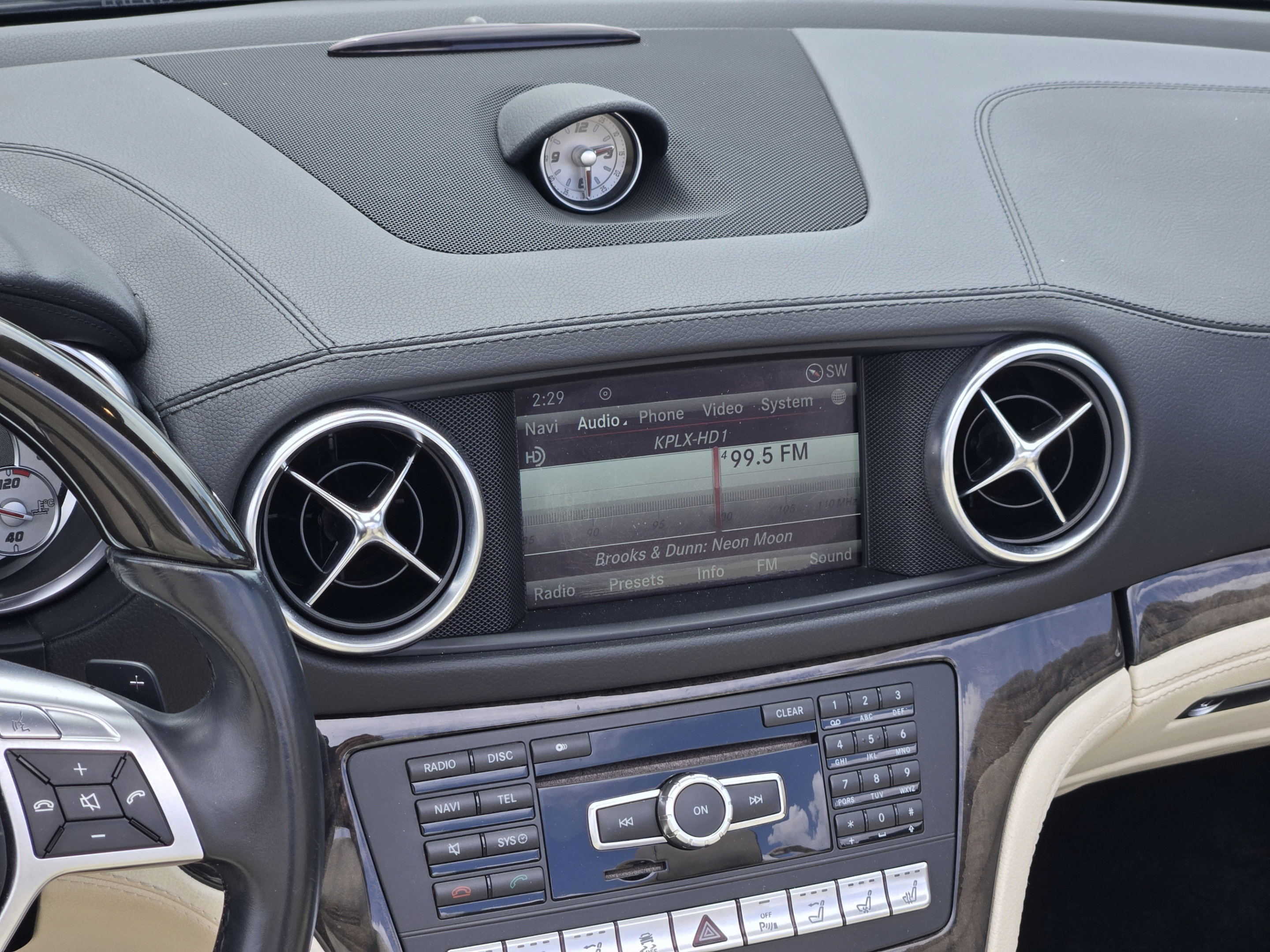 Used 2014 Mercedes-Benz SL 550 image 16