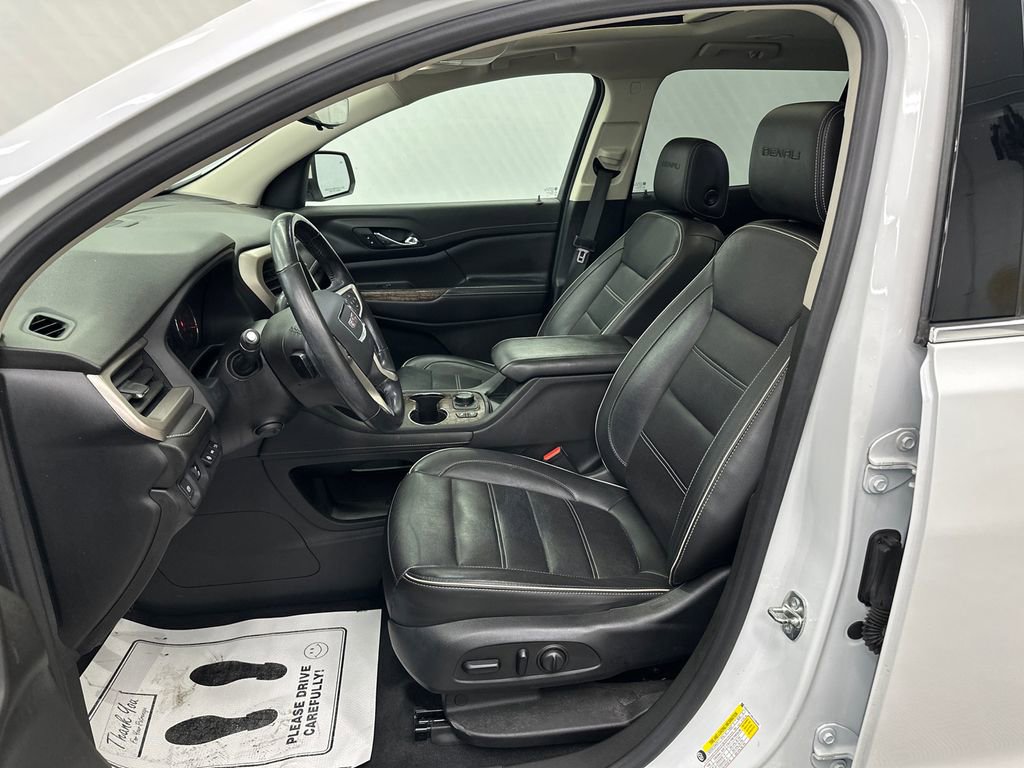 Used 2020 GMC Acadia Denali w/ Technology Package FWD image 9