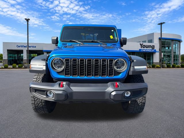 Used 2025 Jeep Gladiator Rubicon w/ Convenience Group AWD/4WD image 2