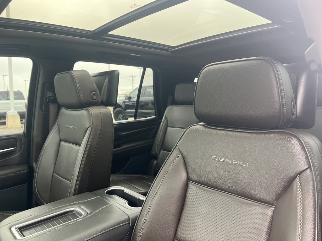 Used 2021 GMC Yukon Denali w/ Denali Premium Package image 15