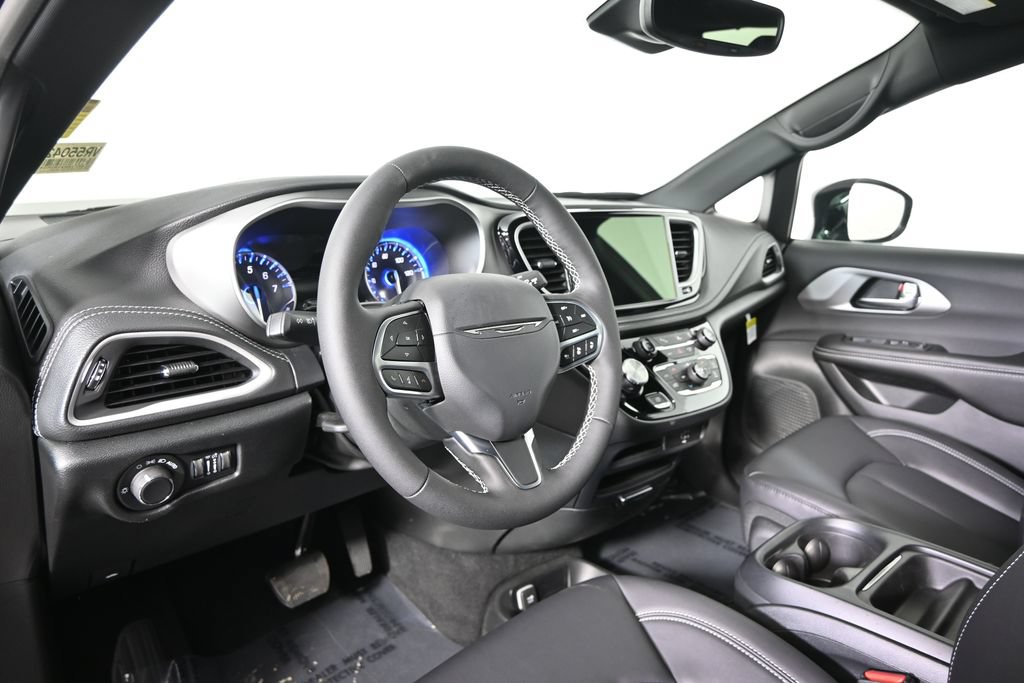 New 2027 Chrysler Pacifica Select FWD image 25