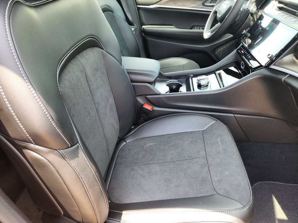 New 2026 Jeep Grand Cherokee L 2WD image 9