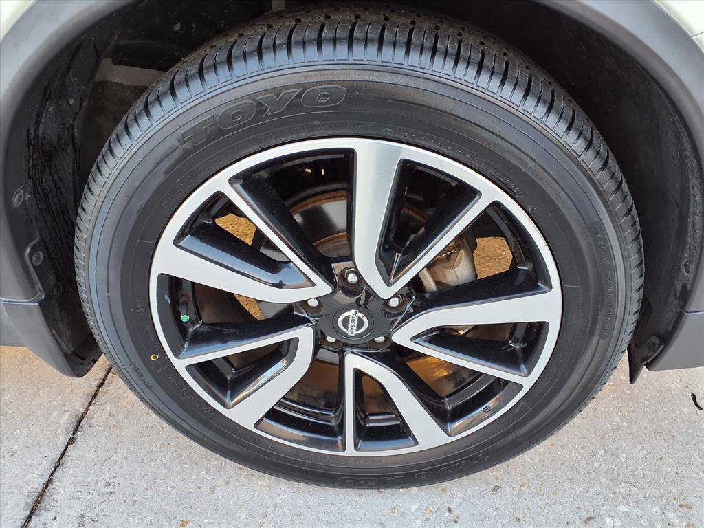 Used 2019 Nissan Rogue SL w/ Premium Package image 7