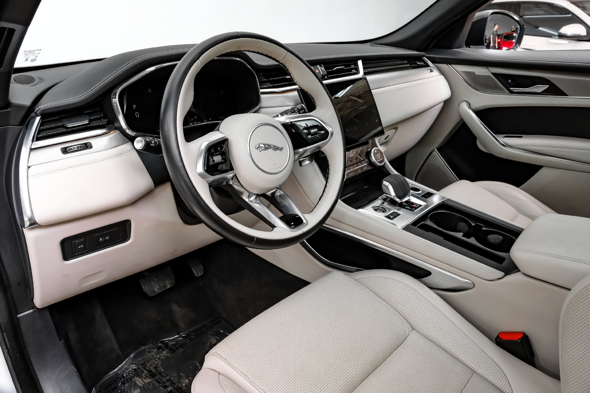 Used 2024 Jaguar F-PACE R-Dynamic S AWD/4WD image 3