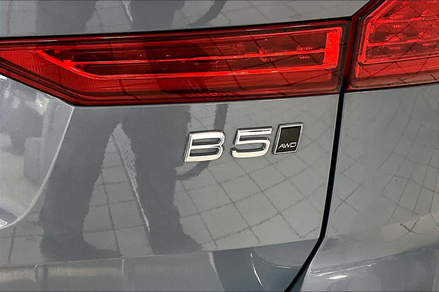 Used 2024 Volvo XC60 B5 Plus w/ Climate Package AWD/4WD image 10