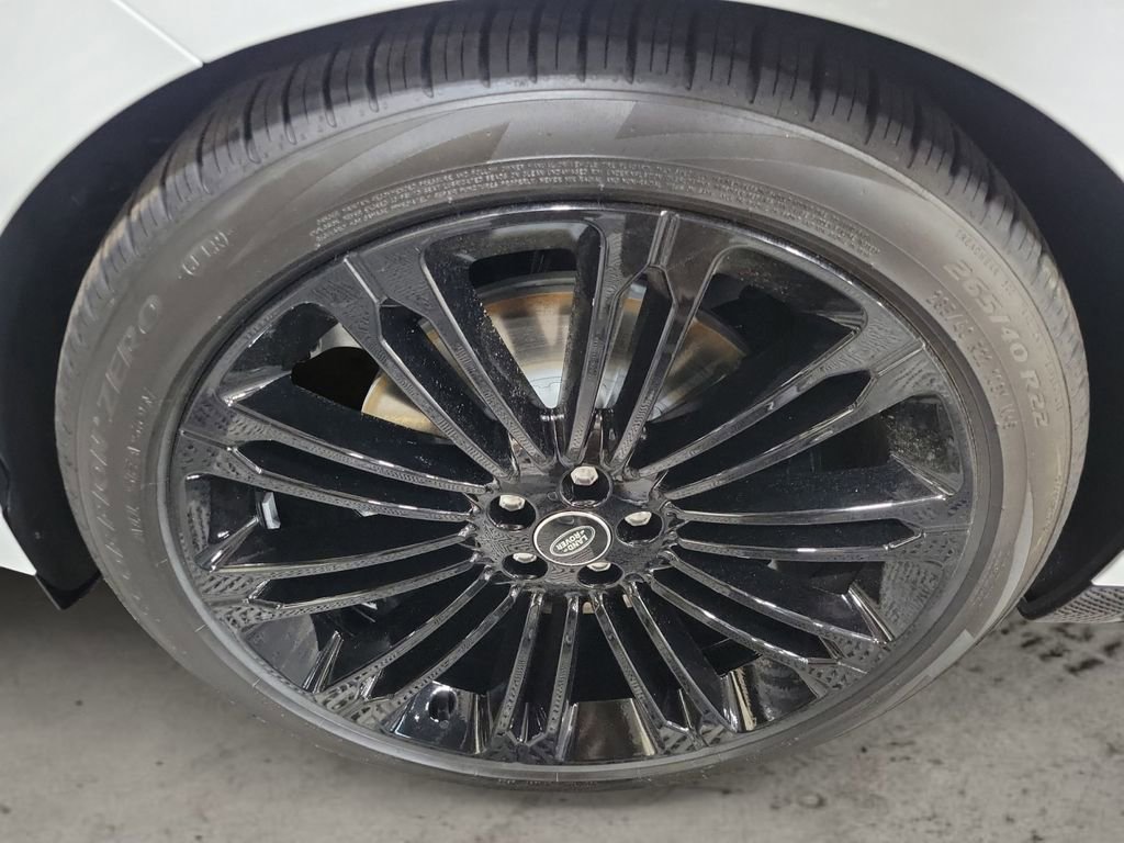 New 2026 Land Rover Range Rover Velar Dynamic SE image 9