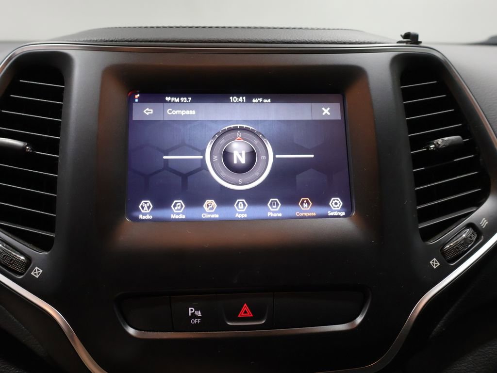 Used 2019 Jeep Cherokee Latitude Plus AWD/4WD image 27