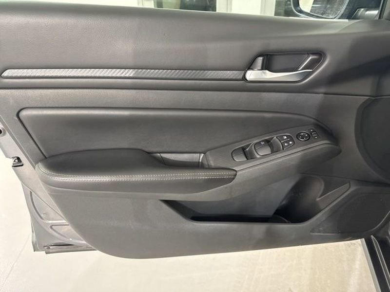 Used 2024 Nissan Altima 2.5 SV image 18