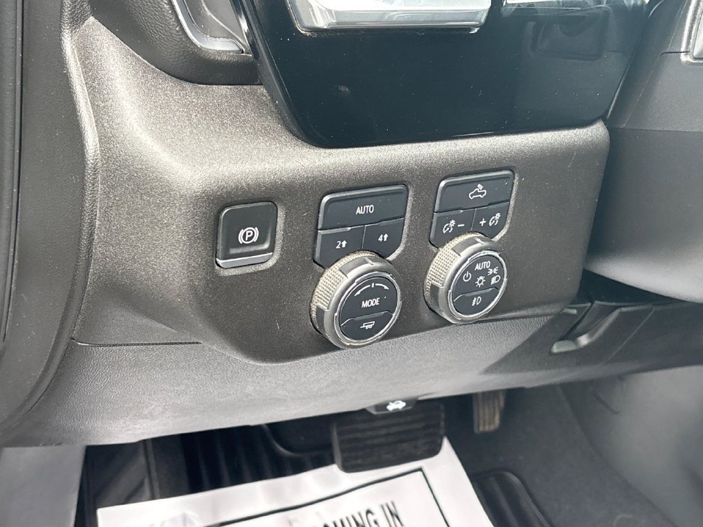 Used 2025 Chevrolet Silverado 1500 RST AWD/4WD image 33