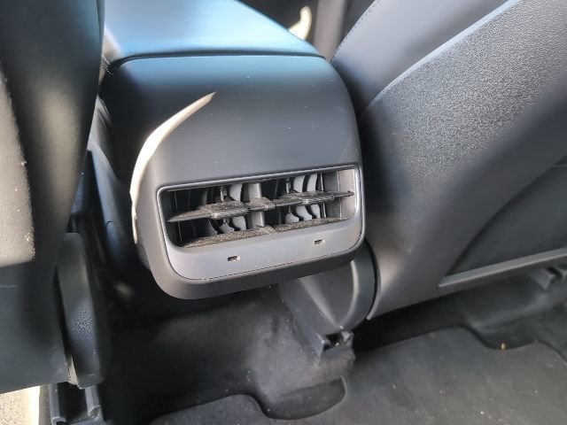 Used 2022 Tesla Model Y Long Range image 21