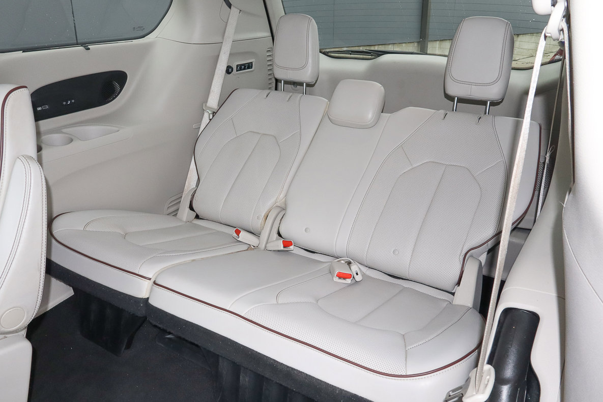 Used 2020 Chrysler Pacifica Limited image 9