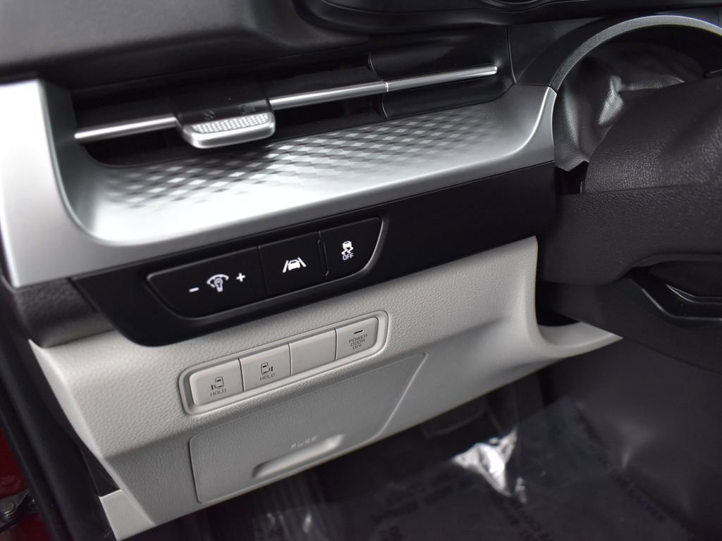 Used 2024 Kia Carnival LX image 11