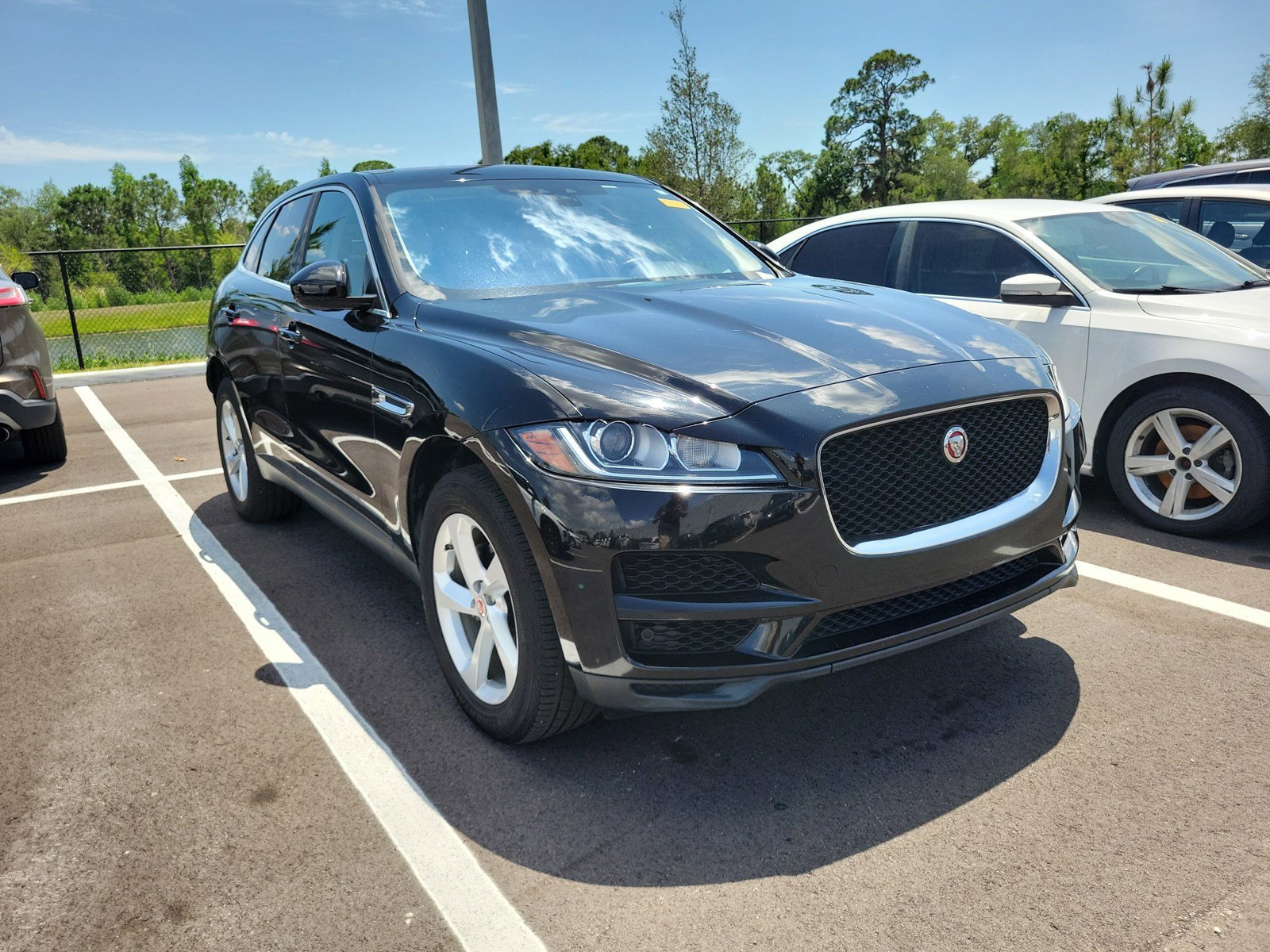 Used 2020 Jaguar F-PACE Premium AWD/4WD image 2