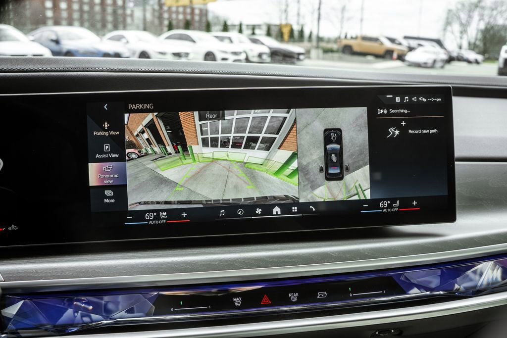 Used 2023 BMW 760i xDrive w/ Executive Package image 10