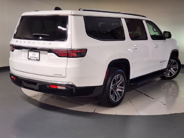 Used 2024 Jeep Wagoneer L Series II w/ Flexible Seating Group RWD image 2