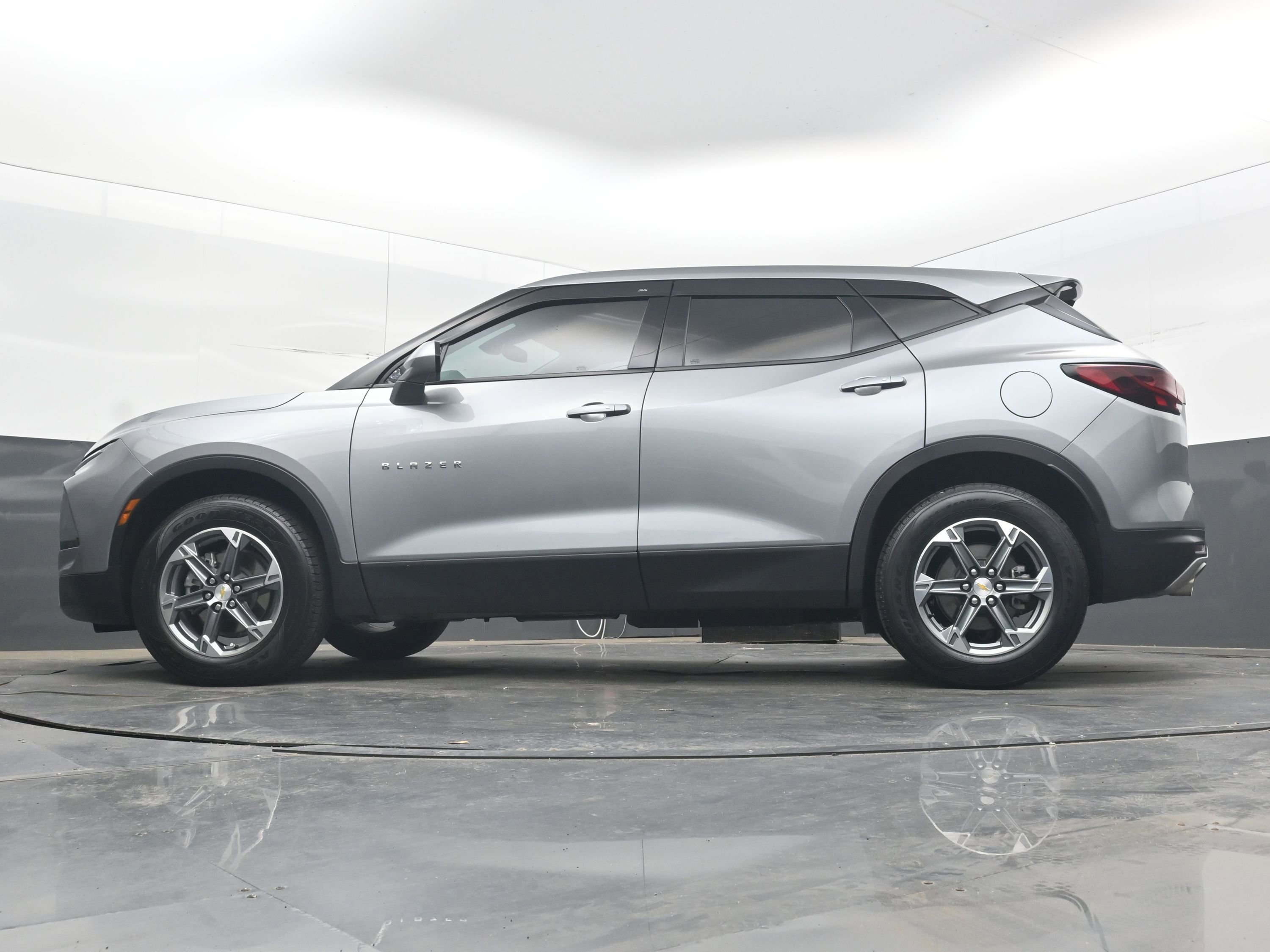 Used 2023 Chevrolet Blazer LT FWD image 28