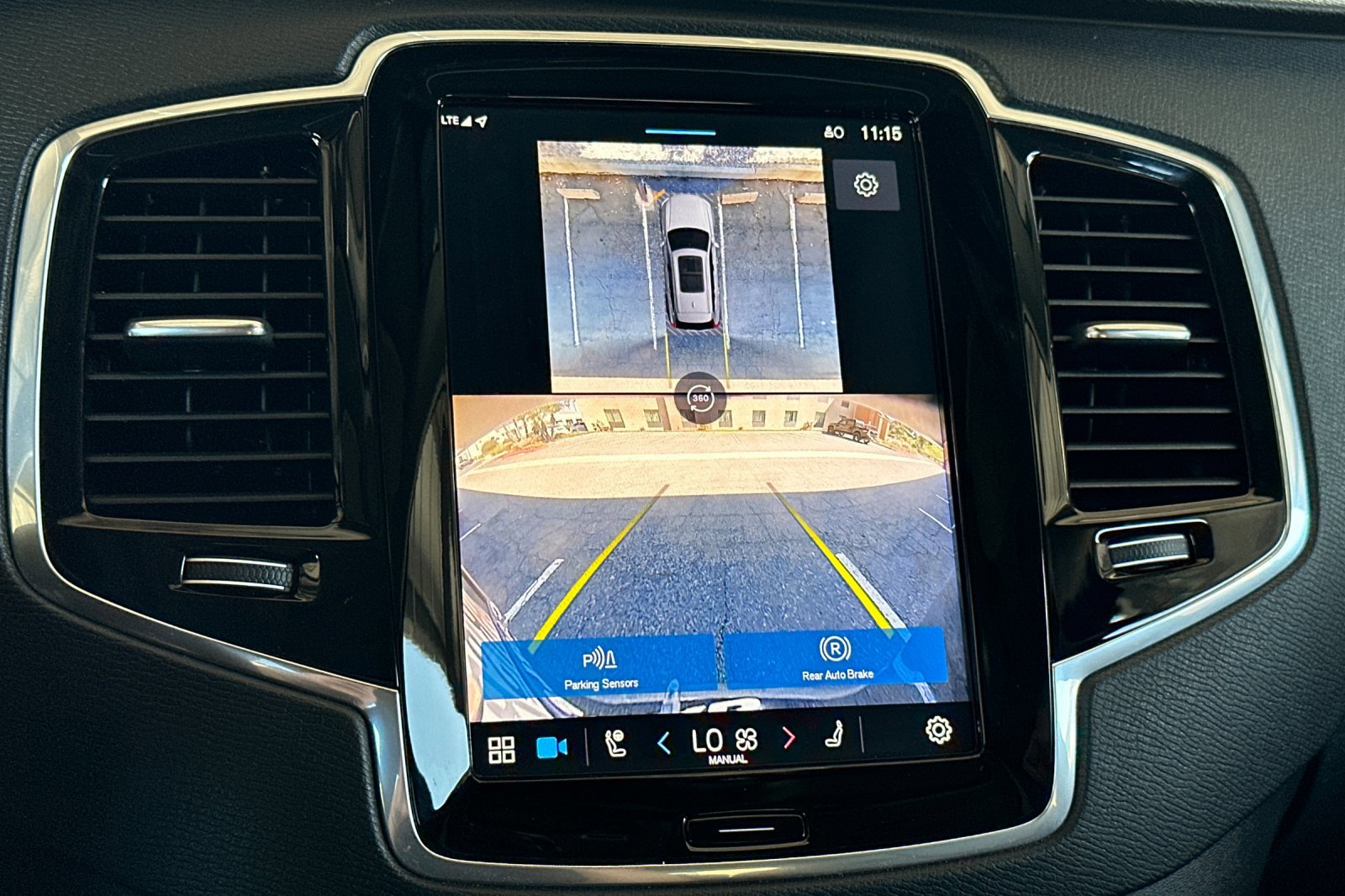 Certified 2025 Volvo XC90 B6 Plus image 24
