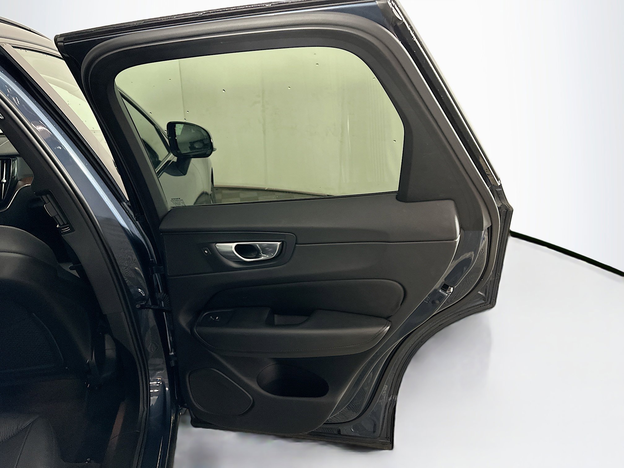 Used 2024 Volvo XC60 B5 Plus image 30