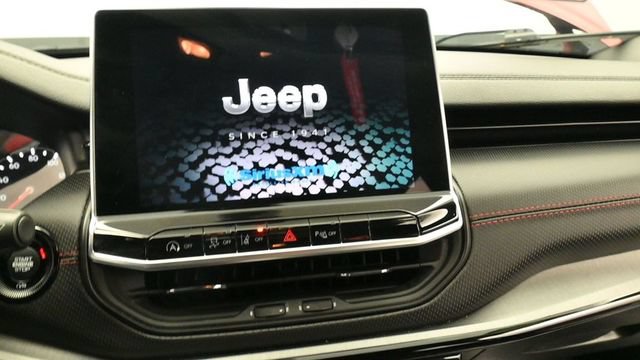 Used 2025 Jeep Compass Trailhawk AWD/4WD image 23