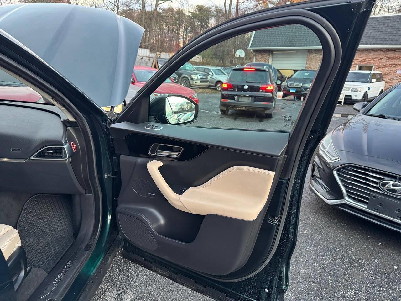 Used 2017 Jaguar F-PACE Premium image 43