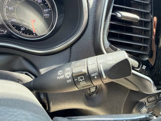 Used 2020 Jeep Cherokee Limited FWD image 43