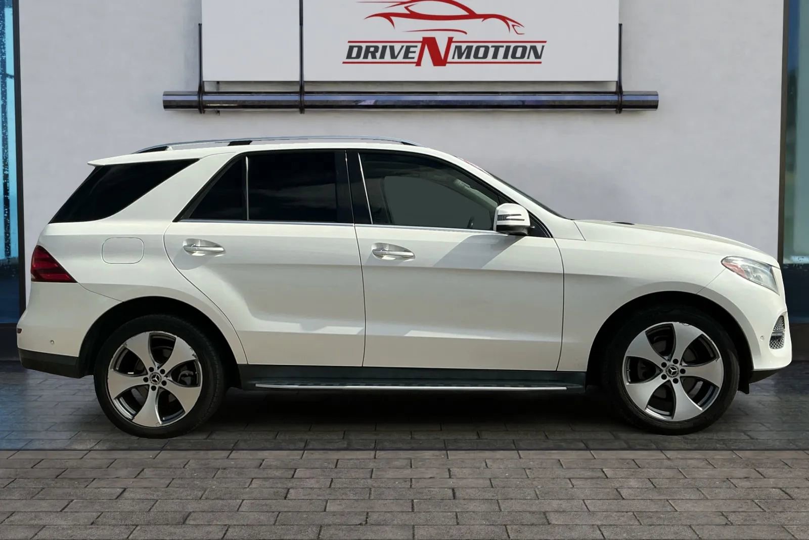 Used 2017 Mercedes-Benz GLE 350 4MATIC image 3