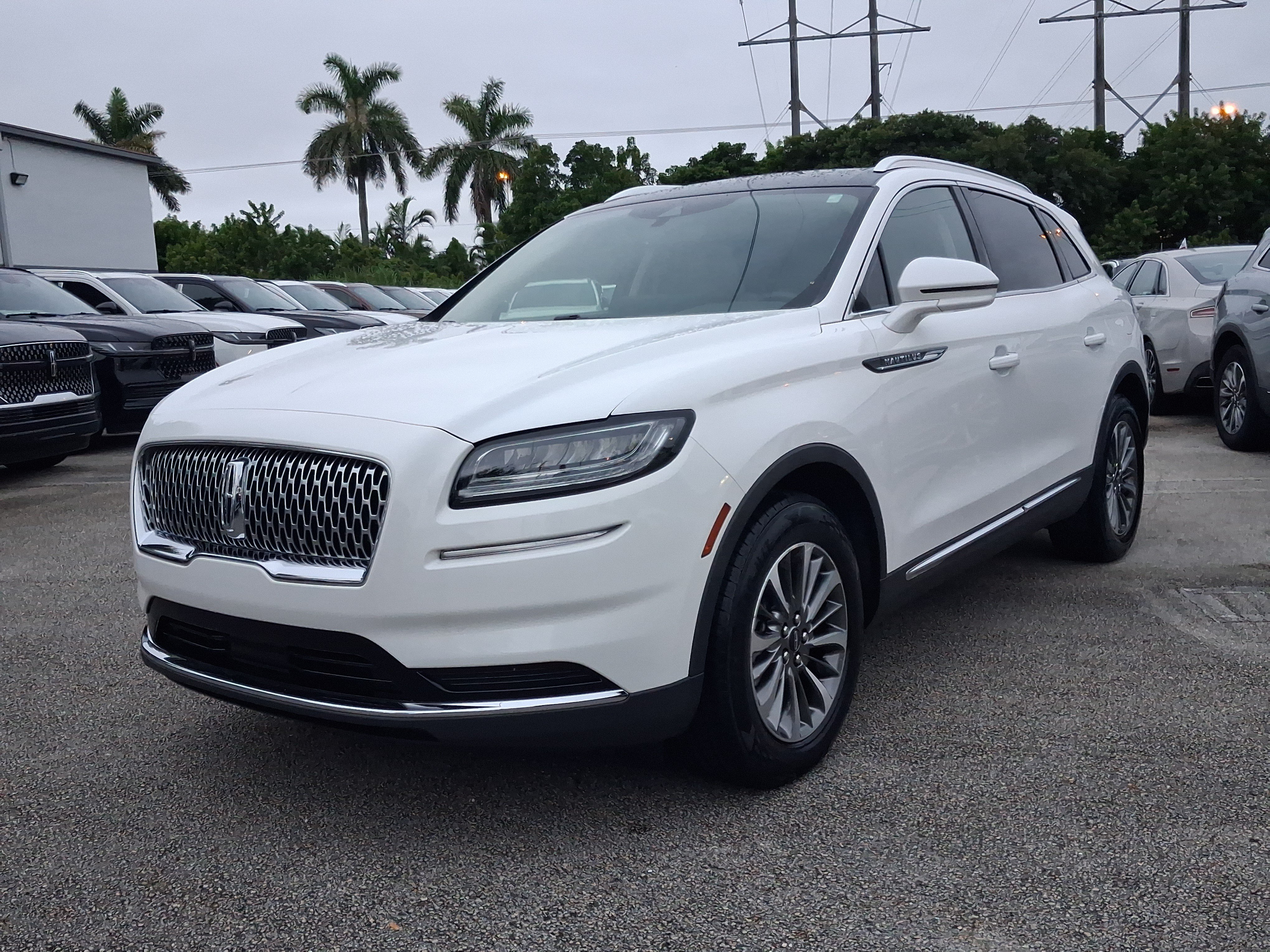 Certified 2022 Lincoln Nautilus Reserve FWD image 2