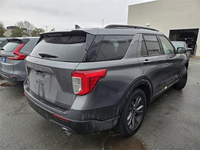 Used 2022 Ford Explorer XLT w/ Equipment Group 202A image 4