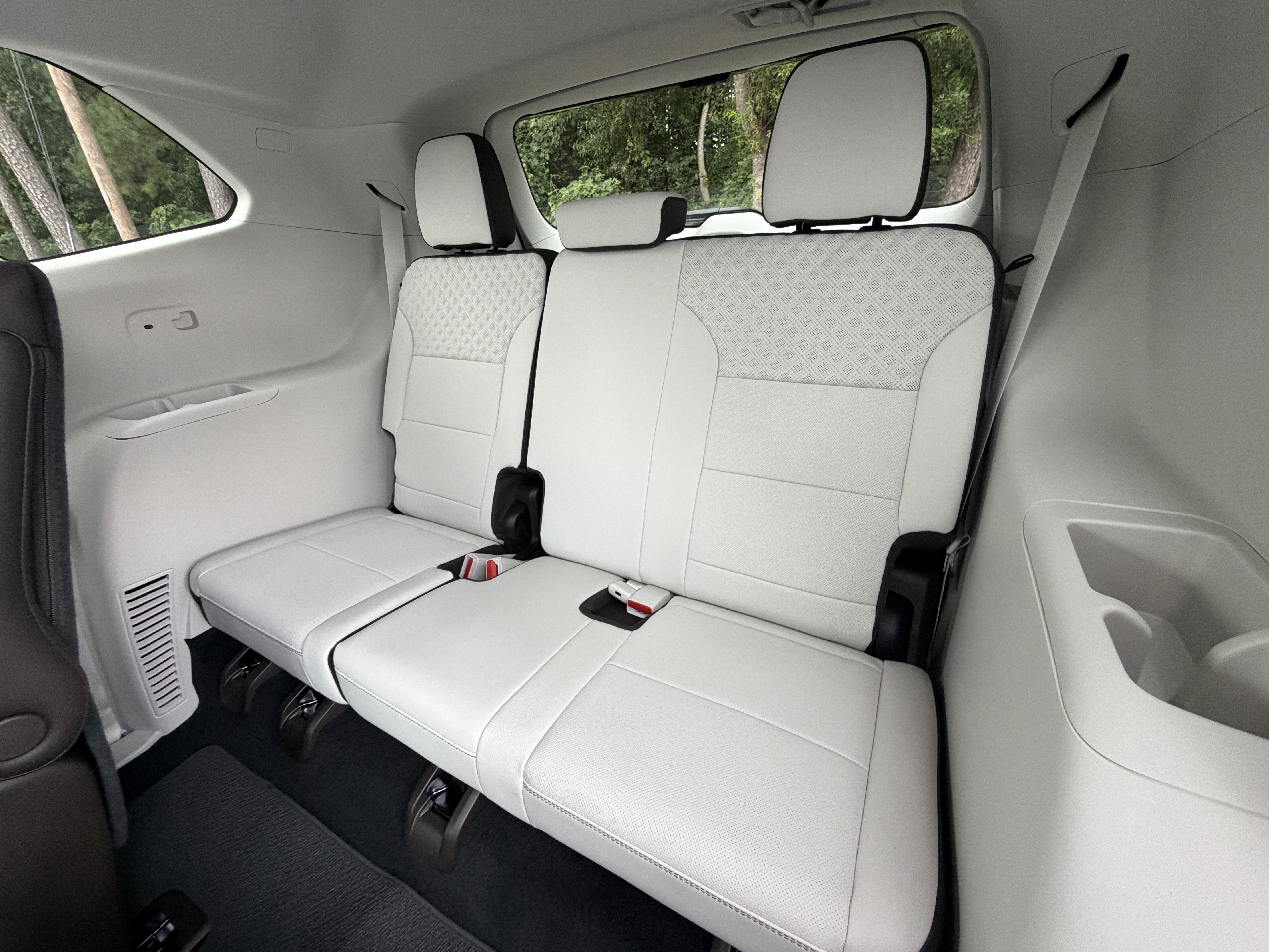 New 2027 GMC Acadia Denali w/ Denali Reserve Package FWD image 18