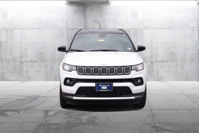 Used 2025 Jeep Compass Limited AWD/4WD image 3