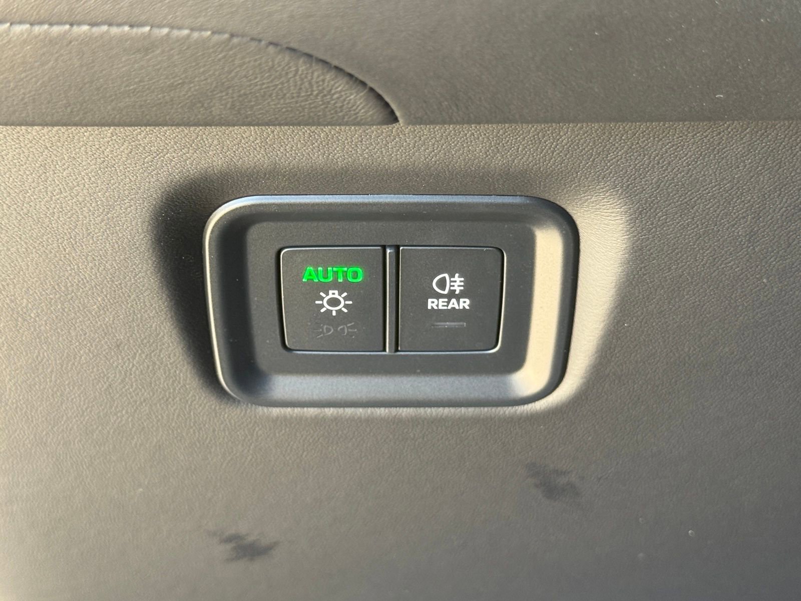 Used 2025 Porsche Cayenne GTS image 27