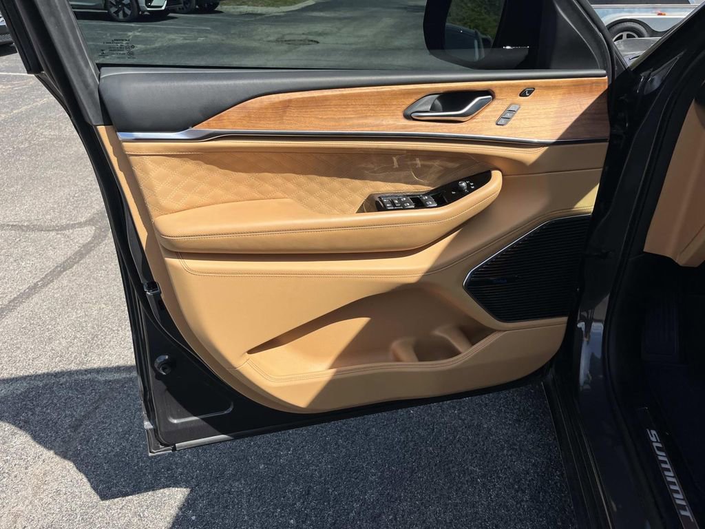 Used 2022 Jeep Grand Cherokee L Summit image 25