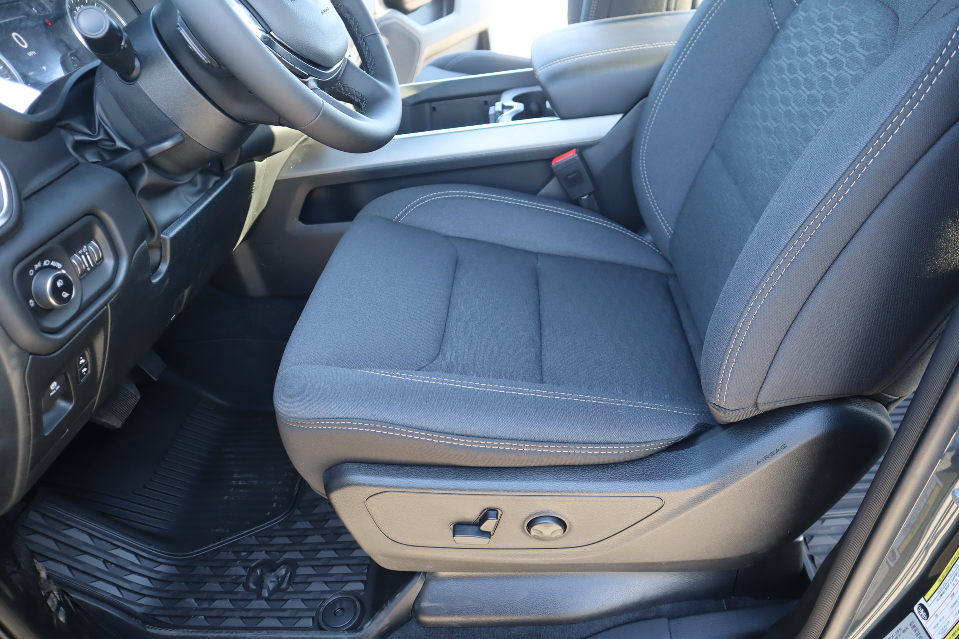 New 2026 RAM 1500 Big Horn AWD/4WD image 12