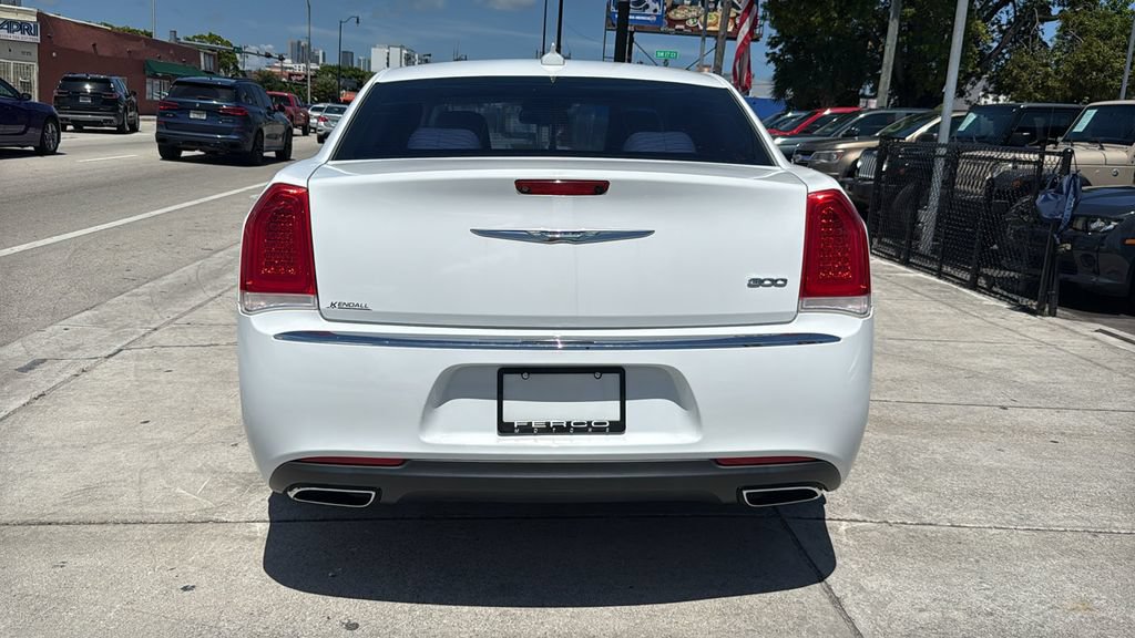 Used 2018 Chrysler 300 Touring L RWD image 12