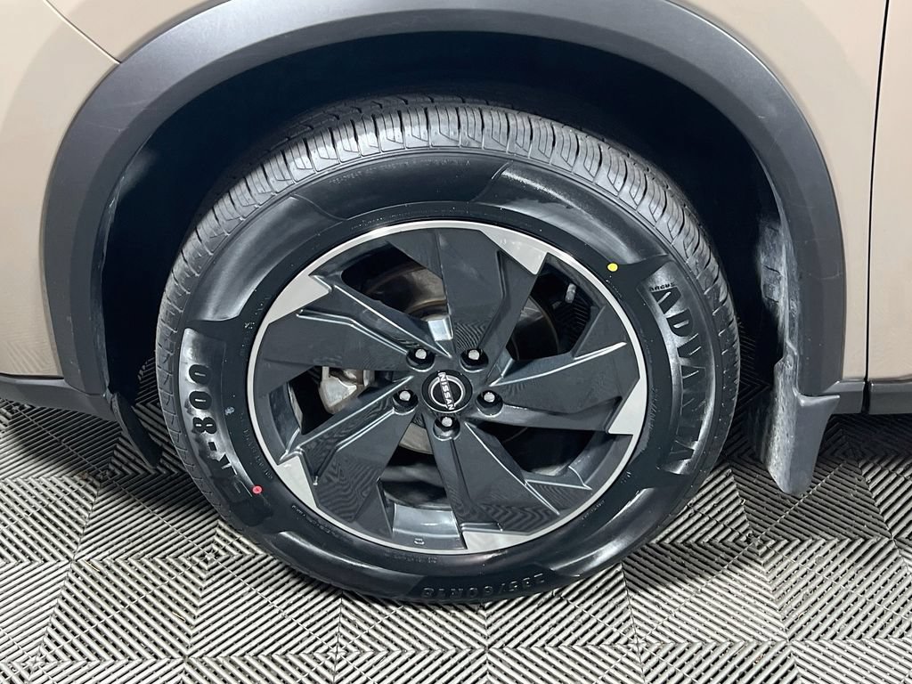 Used 2025 Nissan Rogue SV AWD/4WD image 26