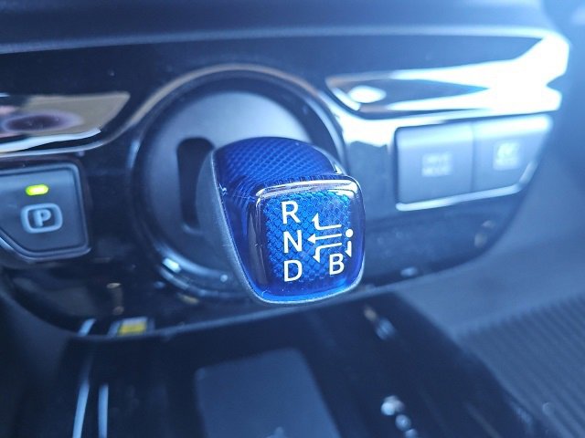 Used 2022 Toyota Prius L Eco image 28