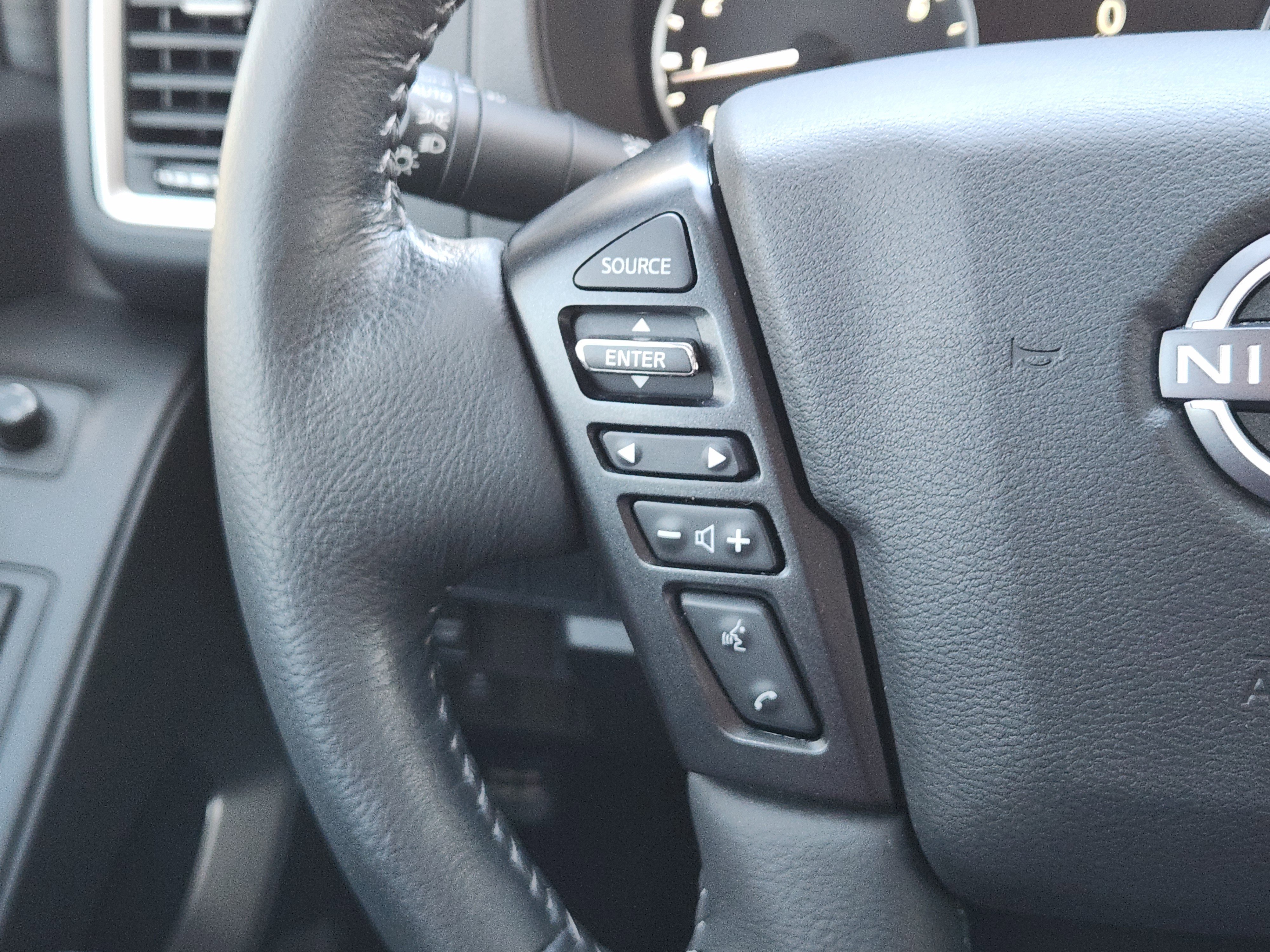 Used 2024 Nissan Frontier SV w/ SV Convenience Package image 32