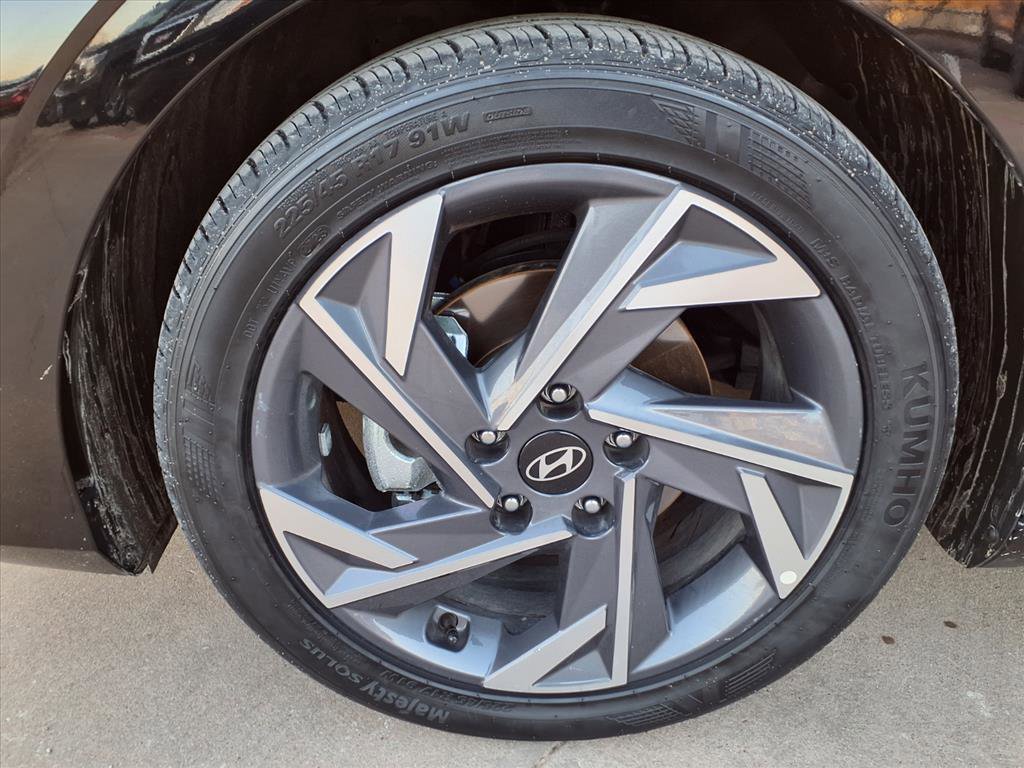 Certified 2025 Hyundai Elantra Sport image 23