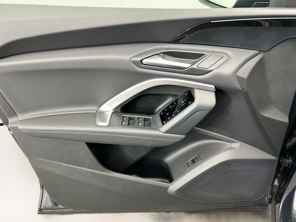 Used 2025 Audi Q5 Premium AWD/4WD image 23