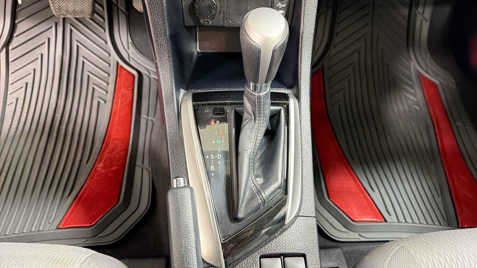 Used 2014 Toyota Corolla LE FWD image 21