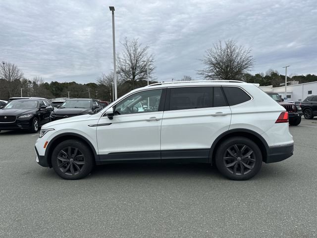 Certified 2022 Volkswagen Tiguan SE image 2