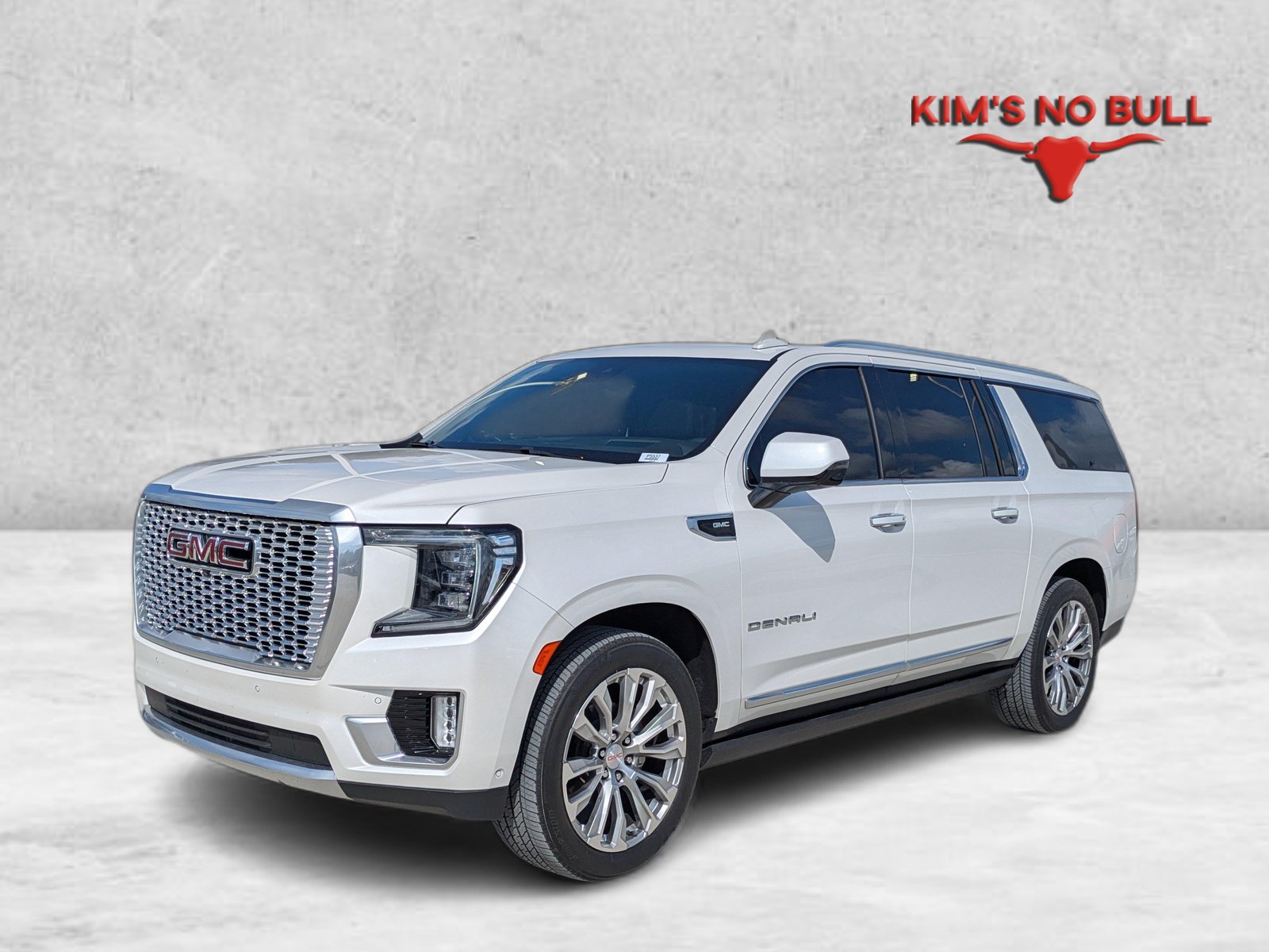 Used 2023 GMC Yukon XL Denali w/ Advanced Technology Package AWD/4WD image 1