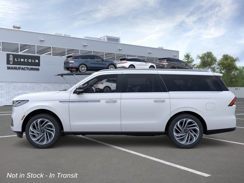 New 2026 Lincoln Navigator L Reserve AWD/4WD image 3