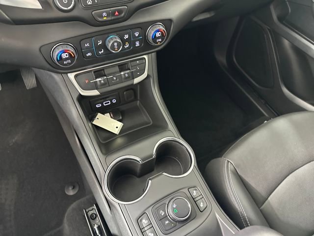 Used 2023 GMC Terrain SLT image 20